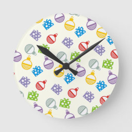 Niedliche Weihnachtsbälle und Geschenkmuster Runde Wanduhr