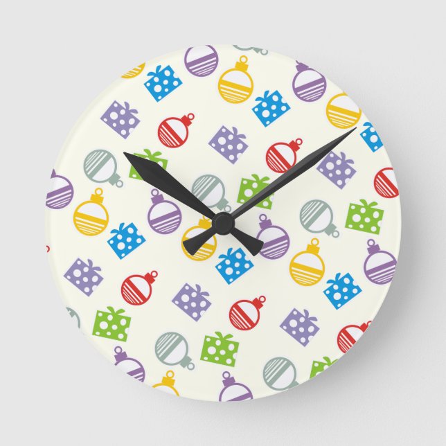 Niedliche Weihnachtsbälle und Geschenkmuster Runde Wanduhr (Vorderseite)
