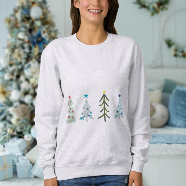 Niedliche Weihnachtsbäume Sweatshirt (Cute Hygge Christmas sweatshirt with hand drawn Scandinavian Christmas trees)