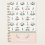 Niedliche Weihnachtsbaumen Bären & Hirsche Monogra Planer<br><div class="desc">Niedliche Weihnachtsbaumen Bären & Hirsche Monogram Design. Mit bezaubernden Aquarellbildern von Waldtieren, Kiefern und heiligen Kräuter, in Grün, Rot und Peach. Hübsch und elegant für Ferien, Weihnachten und Winter! Mit Mit Monogramm Vornamen und Nachnamen Initialbuchstabe. Ein tolles Geschenk für alle Mädchen, Familienmitglieder, für sie, kleine Mädchen für Teens, Ehefrau, Freunde...</div>