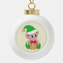 Niedliche Weihnachtself und Geschenkboxen auf Elfe