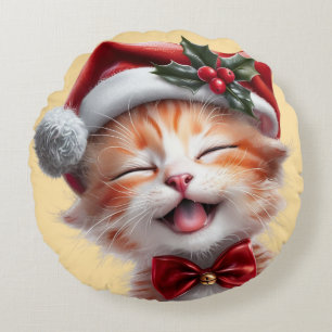 Niedliche Weihnachtskatze mit Weihnachtsmannmütze  Rundes Kissen