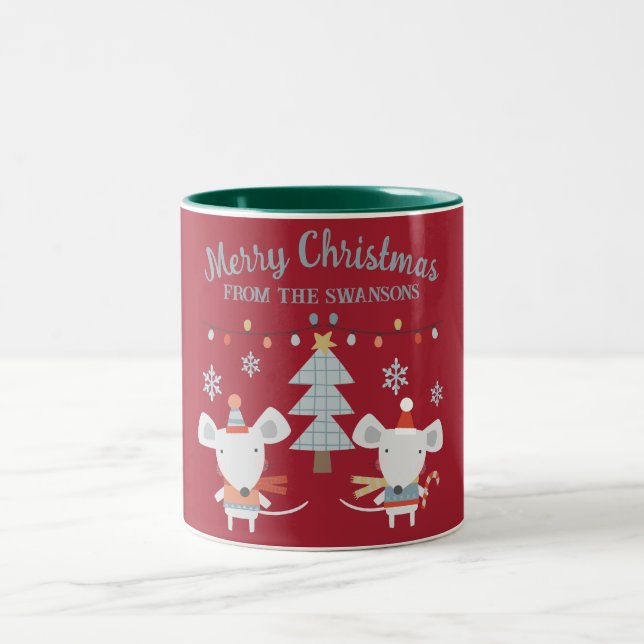 Niedliche Weihnachtsmäuse und Baum auf Burgund Rot Zweifarbige Tasse (Mittel)