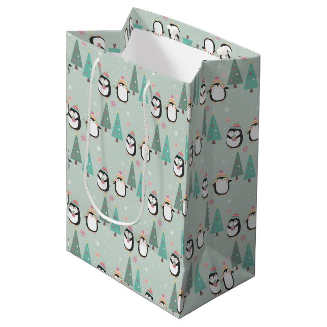 Niedliche Weihnachtspinguine Mittlere Geschenktüte (Vorderseite Schrägansicht)