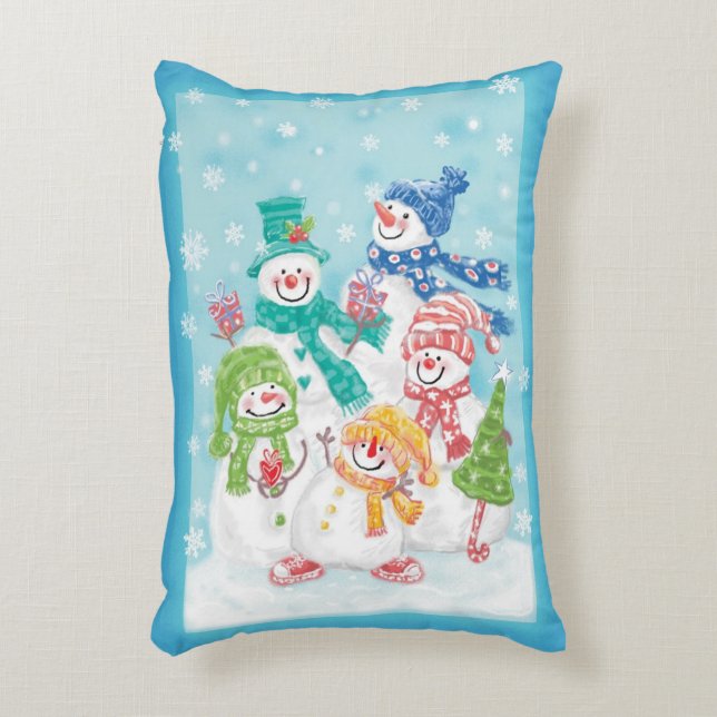Niedliche Weihnachtsschneefamilie im Schnee Dekokissen (Vorderseite(Vertikal))