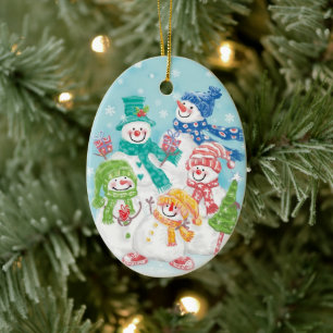 Niedliche Weihnachtsschneefamilie im Schnee Keramikornament