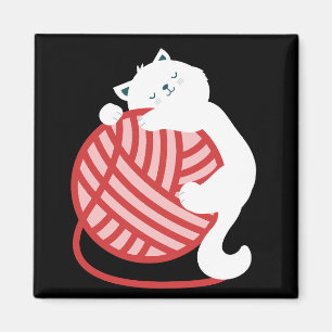 Niedliche weiße Katze mit Garnkugel Magnet