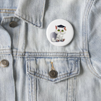 Niedliche weiße Katze mit Graduierungskappe Button