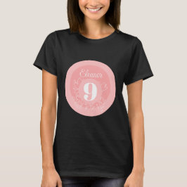 Niedliche, weiße Wildblumen-Muster auf rosa T-Shirt