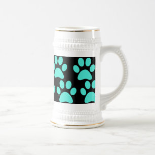 Niedliche Welpen-Hundetatze druckt aquamarines Bierglas