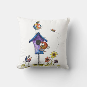 Niedliche Whimsical Birds in einem Geburtshaus Kissen