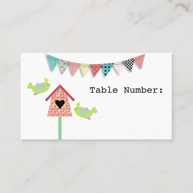 Niedliche Whimsical Birds und Birdhouse-Tischnumme Platzkarte (Vorderseite)