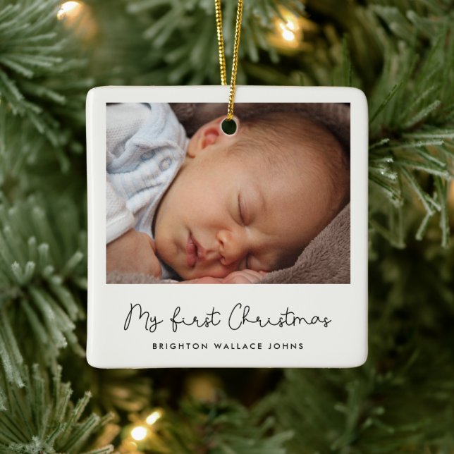 Niedliche whimsical Drehbuch Baby's First Christma Keramikornament (Baum)