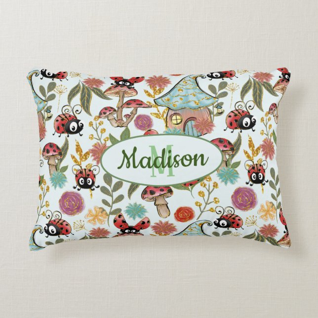 Niedliche Whimsical Ladybugs Mushrooms Blume Monog Dekokissen (Vorderseite)