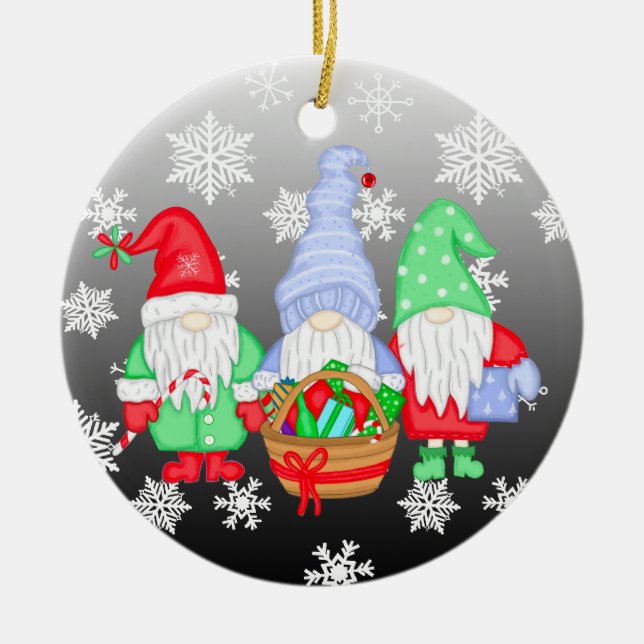 Niedliche whimsical Weihnachtsgnomen Keramik Ornament (Vorne)