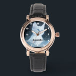 Niedliche White Kitten mit Hübschen Blue Eyes Armbanduhr<br><div class="desc">Eine Armbanduhr mit einem hübschen Foto eines weißen kurz-haarigen Kätzchens mit hellblauen Augen. Steht in die Ferne. Paws kreuzen in typischer Kätzchenmode.</div>