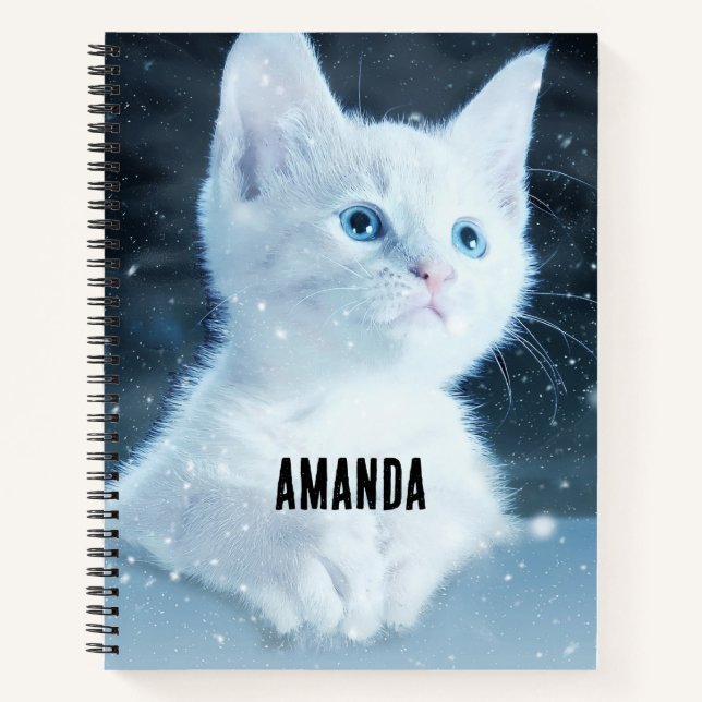 Niedliche White Kitten mit Hübschen Blue Eyes Notizbuch (Vorderseite)