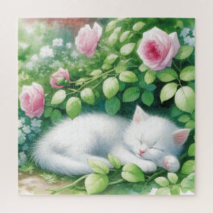 Niedliche White Kitten Napping unter Rosebush