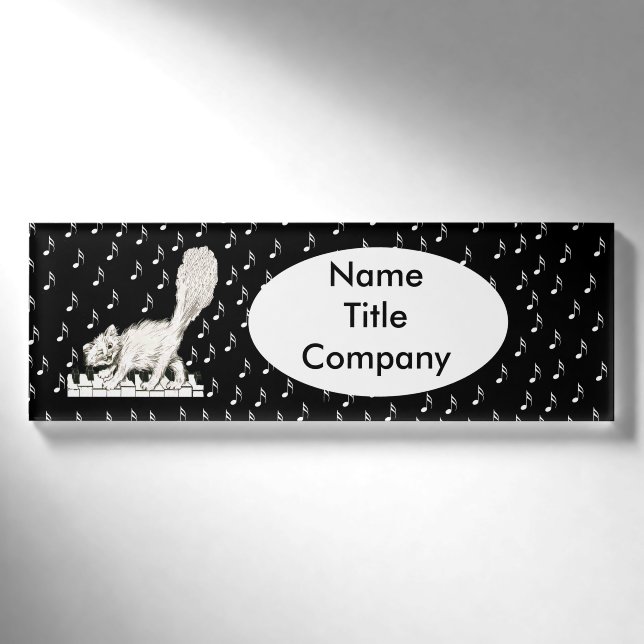 Niedliche Winking White Cat Prancing auf Klavierta Namenschild (Vorderseite)