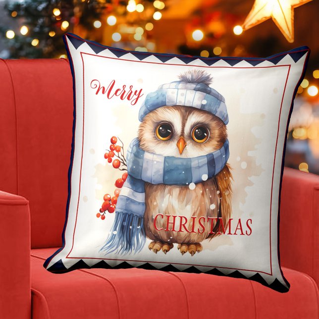 Niedliche Winterschaf Weihnachtszeit Kissen (Christmas pillow featuring a watercolor painting with a cute owl in warm winter outfit)