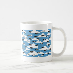 Niedliche Wolken und fliegende Pinguine Kaffeetasse