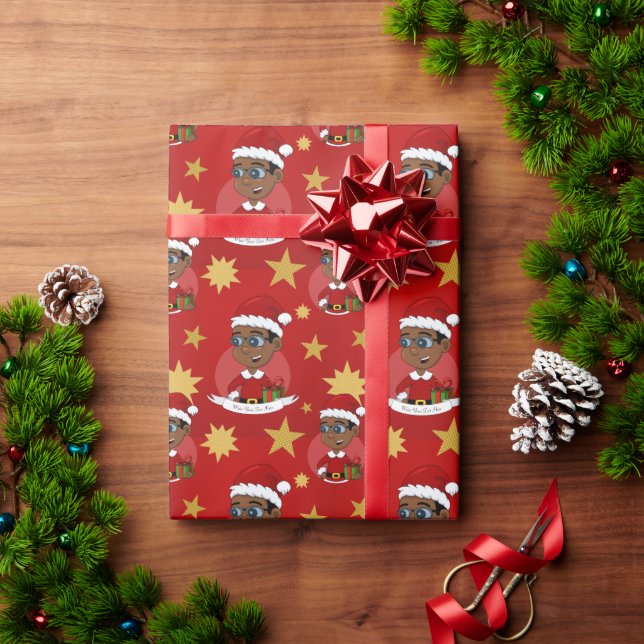Niedlicher afrikanischer Weihnachtsjunge mit Brill Geschenkpapier (Feiertagsgeschenk)
