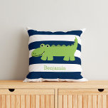 Niedlicher Alligator Kissen<br><div class="desc">Spaß für personalisierte Kinder mit einem Alligator-Thema.</div>