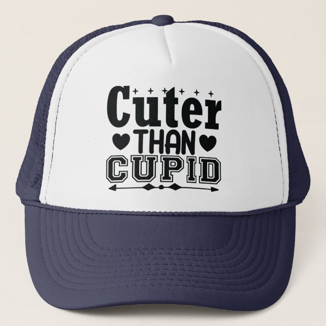Niedlicher als Cupid Truckerkappe (Vorderseite)