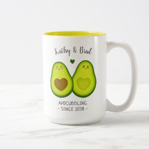 Niedlicher Avocado Cuddle maßgeschneidertes Gesch Zweifarbige Tasse
