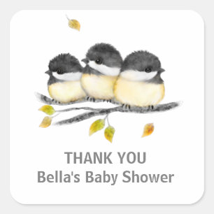 Niedlicher Baby Bird 3 Chickadee auf Baumzweig Quadratischer Aufkleber