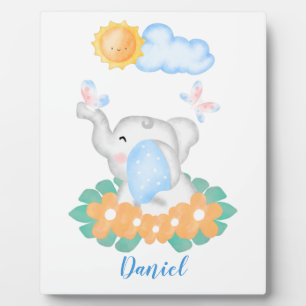 Niedlicher Baby Elephant mit orangefarbenen Blume  Fotoplatte