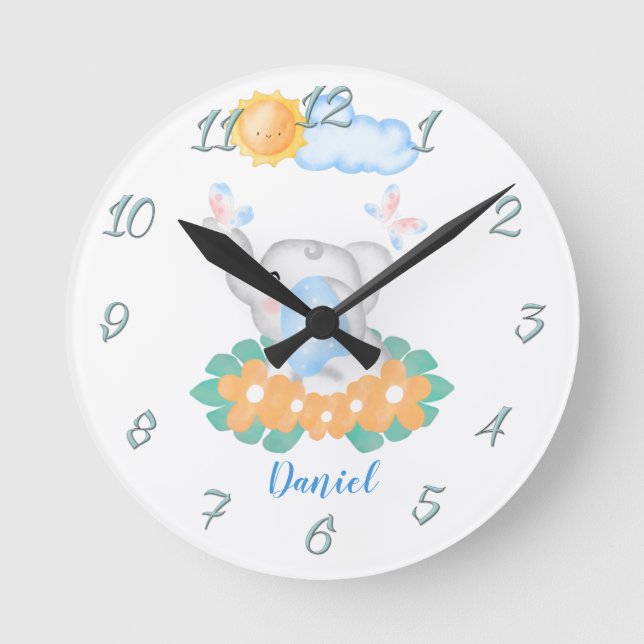 Niedlicher Baby Elephant mit orangefarbenen Blume  Runde Wanduhr (Vorderseite)