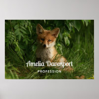 Niedlicher Baby Fox in einem grünen Wald