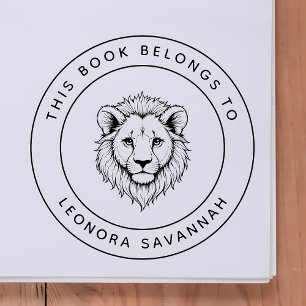 Niedlicher Baby Lion Dieses Buch gehört zum Namen Gummistempel