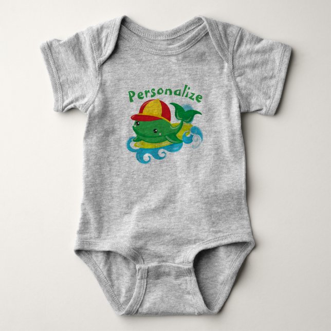 Niedlicher Baby Whale auf Surfbrett personalisiere Baby Strampler (Vorderseite)