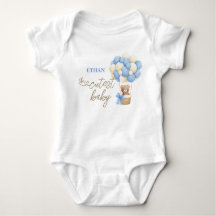 Niedlicher Babyname-Bär auf der Cloud