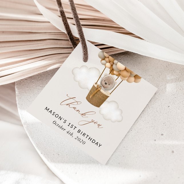 Niedlicher Bär, Beige Balloons, erster Geburtstag Geschenkanhänger (Von Creator hochgeladen)