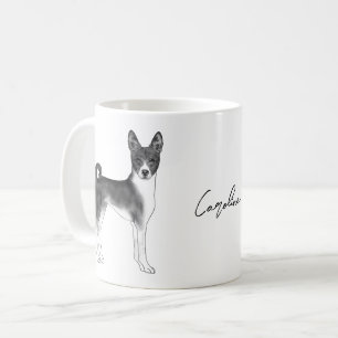 Niedlicher Basenji-Hund in Schwarz-Weiß-Schrift un Kaffeetasse