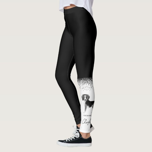 Niedlicher Beagle Hund in Schwarz-Weiß-Text und be Leggings (Links)