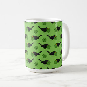 Niedlicher Blackbird mit Kleeblatt Clou Cartoon Kaffeetasse
