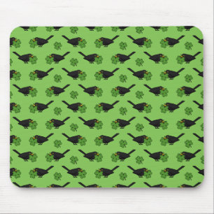 Niedlicher Blackbird mit Kleeblatt Clou Cartoon Mousepad