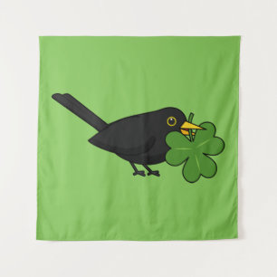 Niedlicher Blackbird mit Kleeblatt Clou Cartoon Wandteppich