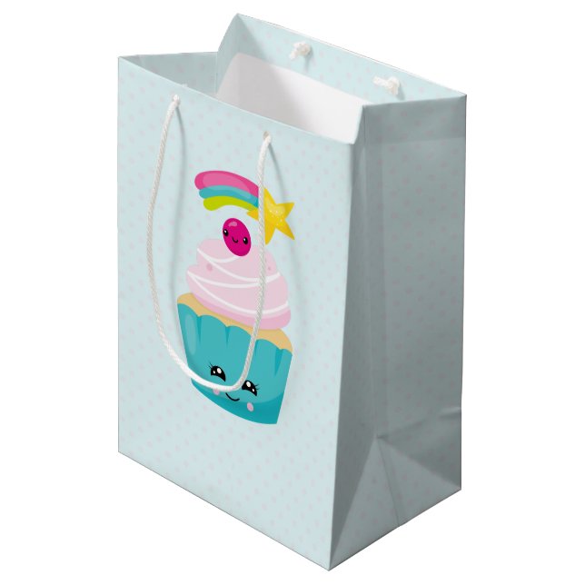 Niedlicher Blue Cupcake mit Kawaii Face Mittlere Geschenktüte (Vorderseite Schrägansicht)