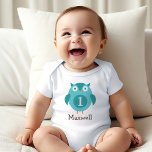 Niedlicher Blue Owl Boy Name erste Geburtstagspart Baby Strampler<br><div class="desc">Die Shirts sind in Aqua,  Hellblau und Braun gehalten.</div>