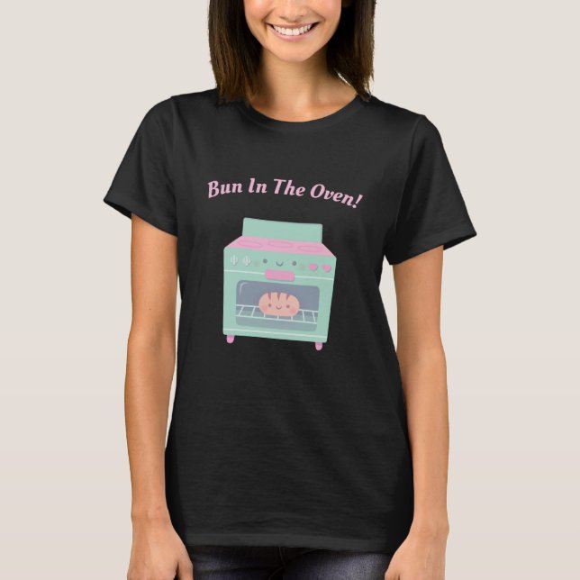 Niedlicher Bub im Ofen für die Mama T-Shirt (Vorderseite)