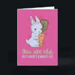 Niedlicher Bunny Pun I Don't Carrot ganz Funny Geb Karte<br><div class="desc">Du bist alt,  aber ich karotte nicht alle. Hübsche,  humorvolle und manchmal sarkastische Geburtstagskarten für Ihre Familie und Freunde. Holen Sie sich diese lustige Karte für Ihre besondere Person. Besuchen Sie unseren Laden für coolere Geburtstagskarten.</div>
