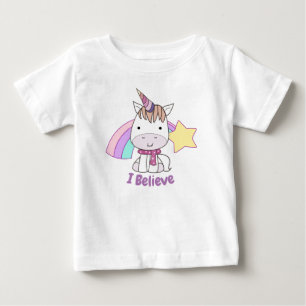 Niedlicher Cartoon Baby Unicorn und Regenbogen T-shirt