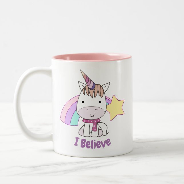 Niedlicher Cartoon Baby Unicorn und Regenbogen Zweifarbige Tasse (Links)