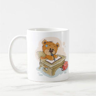 Niedlicher Cartoon Bär, der ein Buch schreibt Kaffeetasse