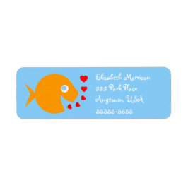 Niedlicher Cartoon Goldfish auf blauem Hintergrund